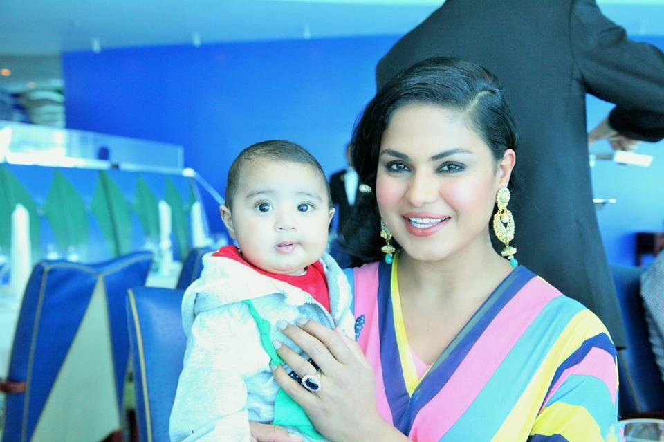 www.trendinginsocial.com, Veena Malik Celebrates her birthday in Dubai