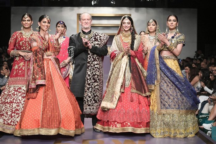 Fashion Pakistan Week Winter/Festive 2019 Day 3 ends with a Sumptuous Grand Finale by Deepak Perwani