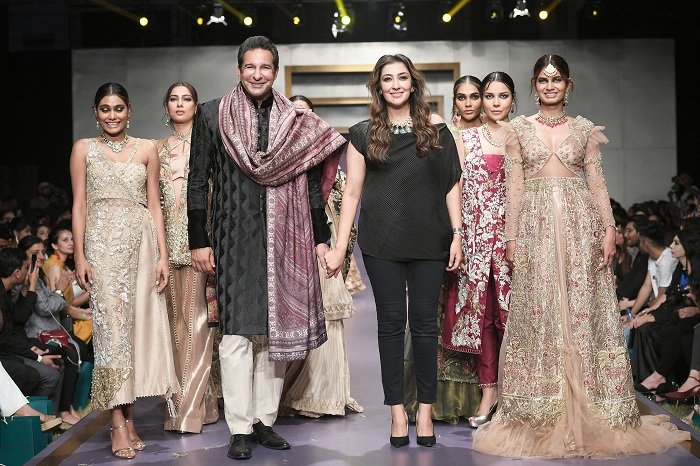 Fashion Pakistan Week Winter/Festive 2019 Day 3 ends with a Sumptuous Grand Finale by Deepak Perwani