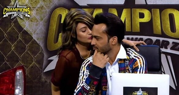 Waqar Zaka’s New Show Is The Talk Of Town