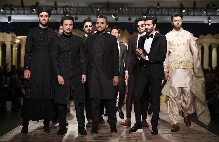 Ayeza Khan, Urwa, Mawra And Ali Zafar Strut Down The Ramp On Day Two Of Pantene Hum Bridal Couture Week 2019