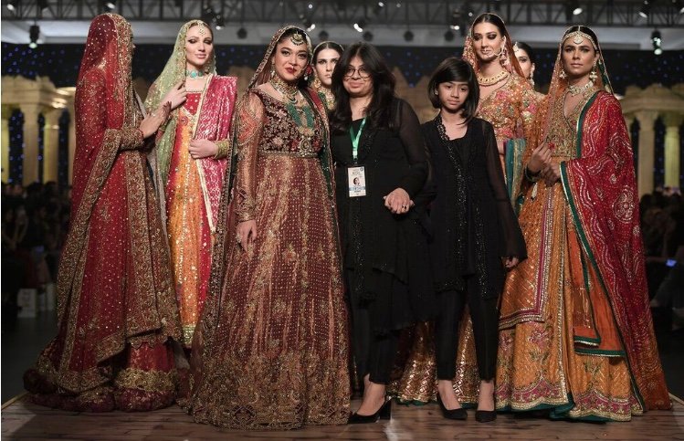 Ayeza Khan, Urwa, Mawra And Ali Zafar Strut Down The Ramp On Day Two Of Pantene Hum Bridal Couture Week 2019