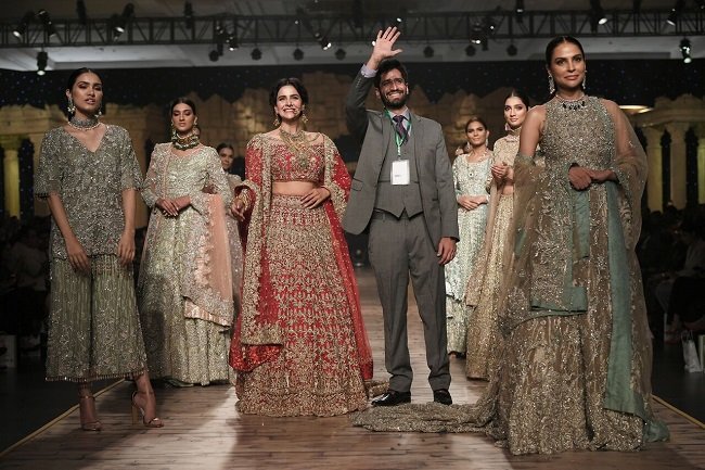 Trendinginsocial.com PHBCW Day 1 Saba Qamar