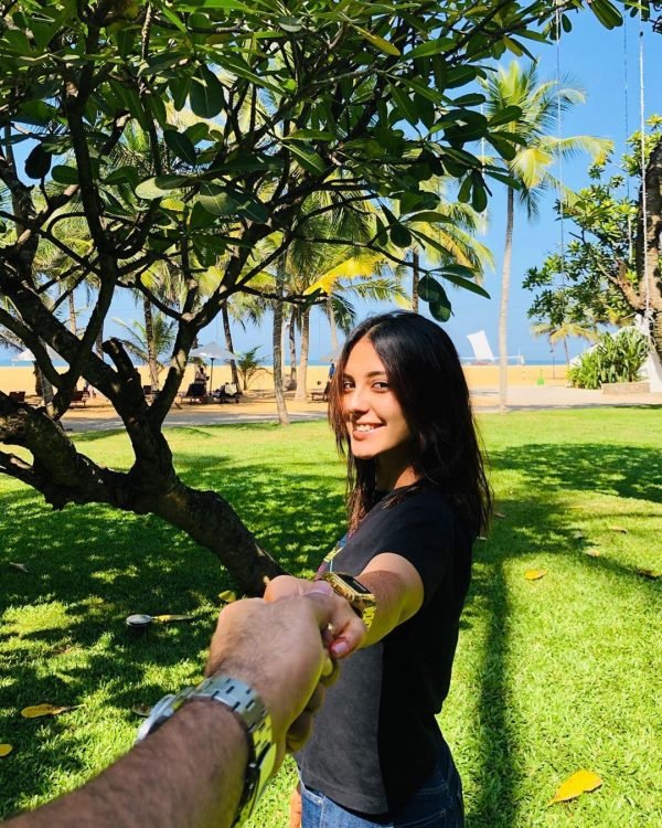 Iqra Aziz Yasir Hussain Honeymoon Pictures 1 Trendinginsocial.com