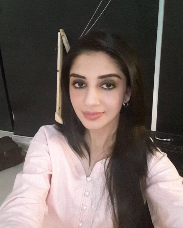 Pictures of Hina Javed Sister of Sana Javed from Mere Pass Tum Ho Trendinginsocial 12
