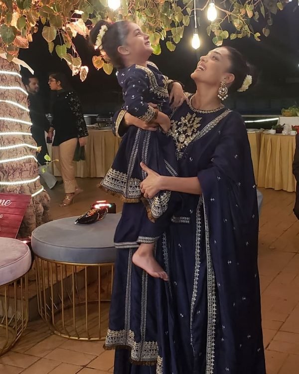 Latest Pictures of Sanam Jung with her Daughter Alaya