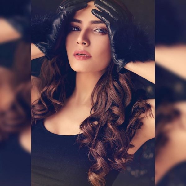 Actress Kiran Haq Latest Pictures Trendinginsocial.co 1