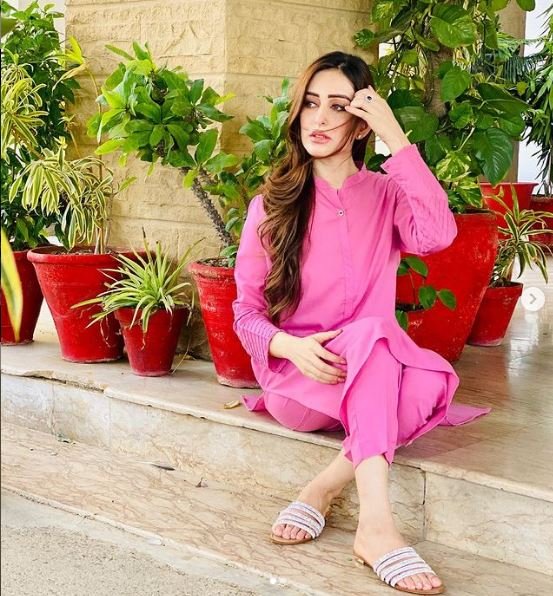 Know her more: Actress Sidra Niazi