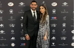 Boxer Amir Khan robbed at gunpoint in London