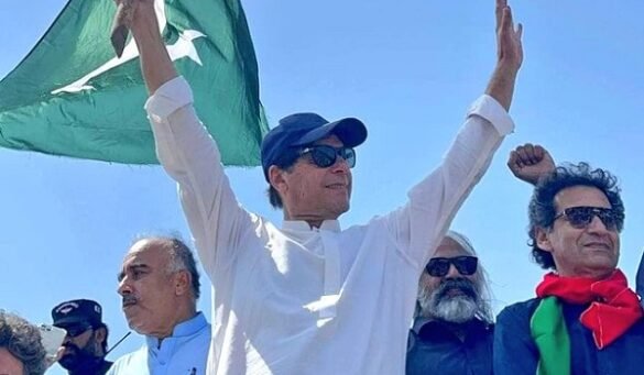 Imran Khan led long march reaches Swabi